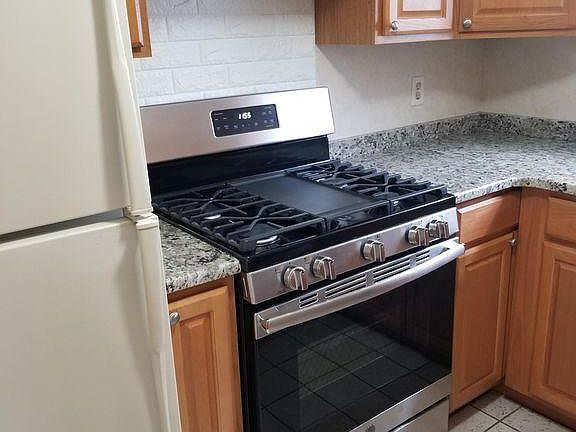 4th image of 60 Hawthorne Pl APT 5