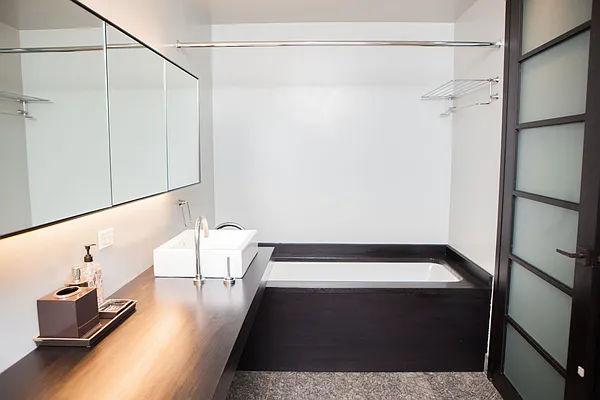 Rented by DYNY Inc | media 29