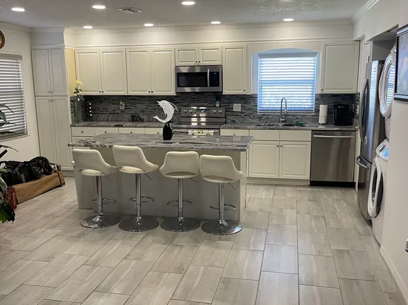 408 Banana Cay Dr APT D, South Daytona, FL 32119