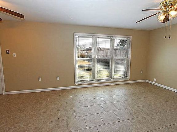 4th image of 418 River Oaks Dr