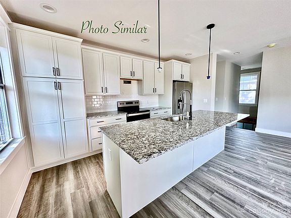 4th image of 1102 Blueview Dr