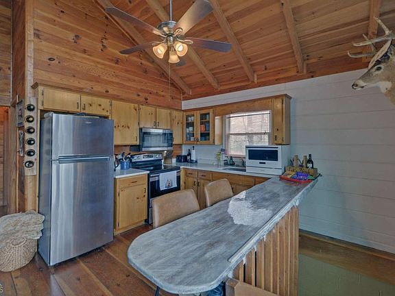 3rd image of 566 Mountain View Cir #5