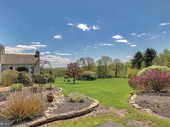 4th image of 4771 Essex Dr
