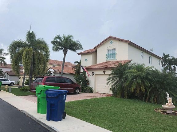3rd image of 437 Lakeside Cir