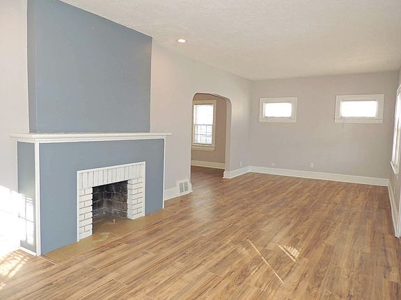 2nd image of 858 Lecona Dr
