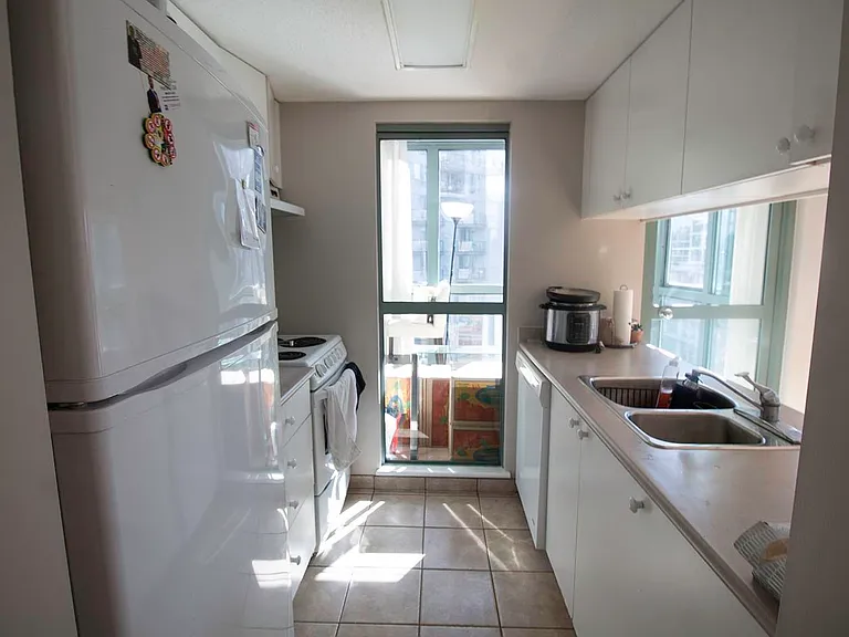 1188 Howe St #802 — Photo 10