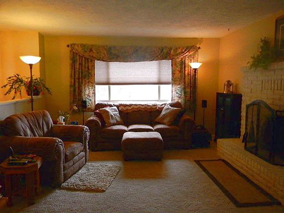3rd image of 1055 Claredot Dr
