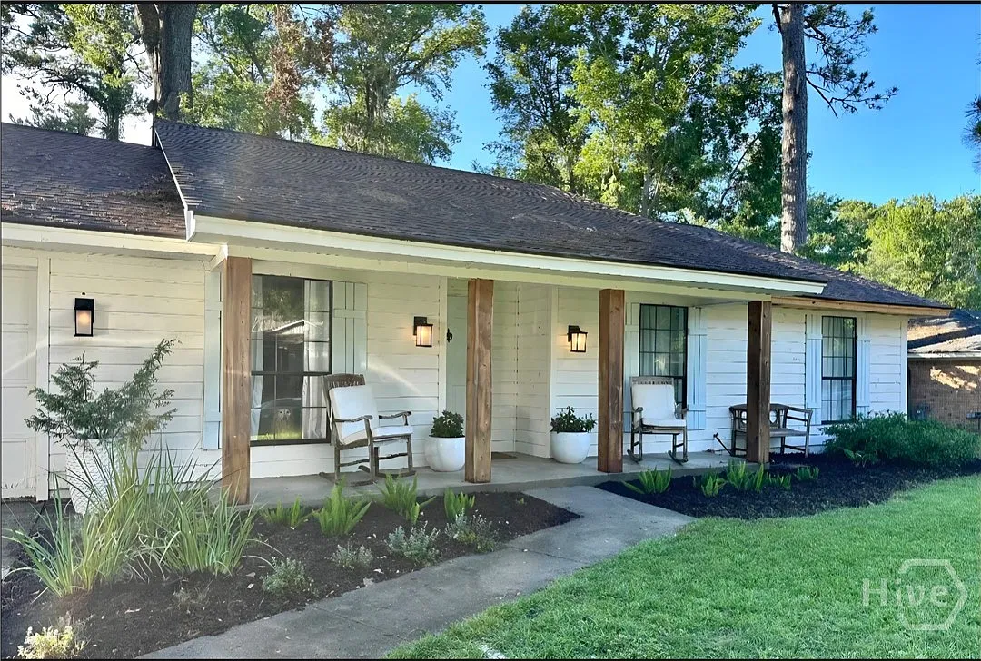 3 bed, 2.0 bath, 1687 sqft, $2,300 — Photo 1