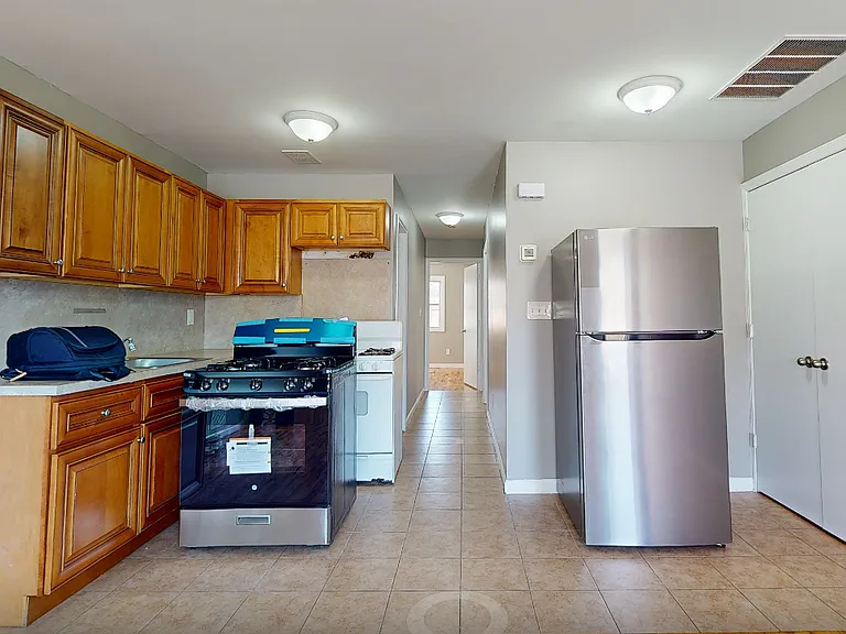720 E 94th Streetth St #2 — Photo 3