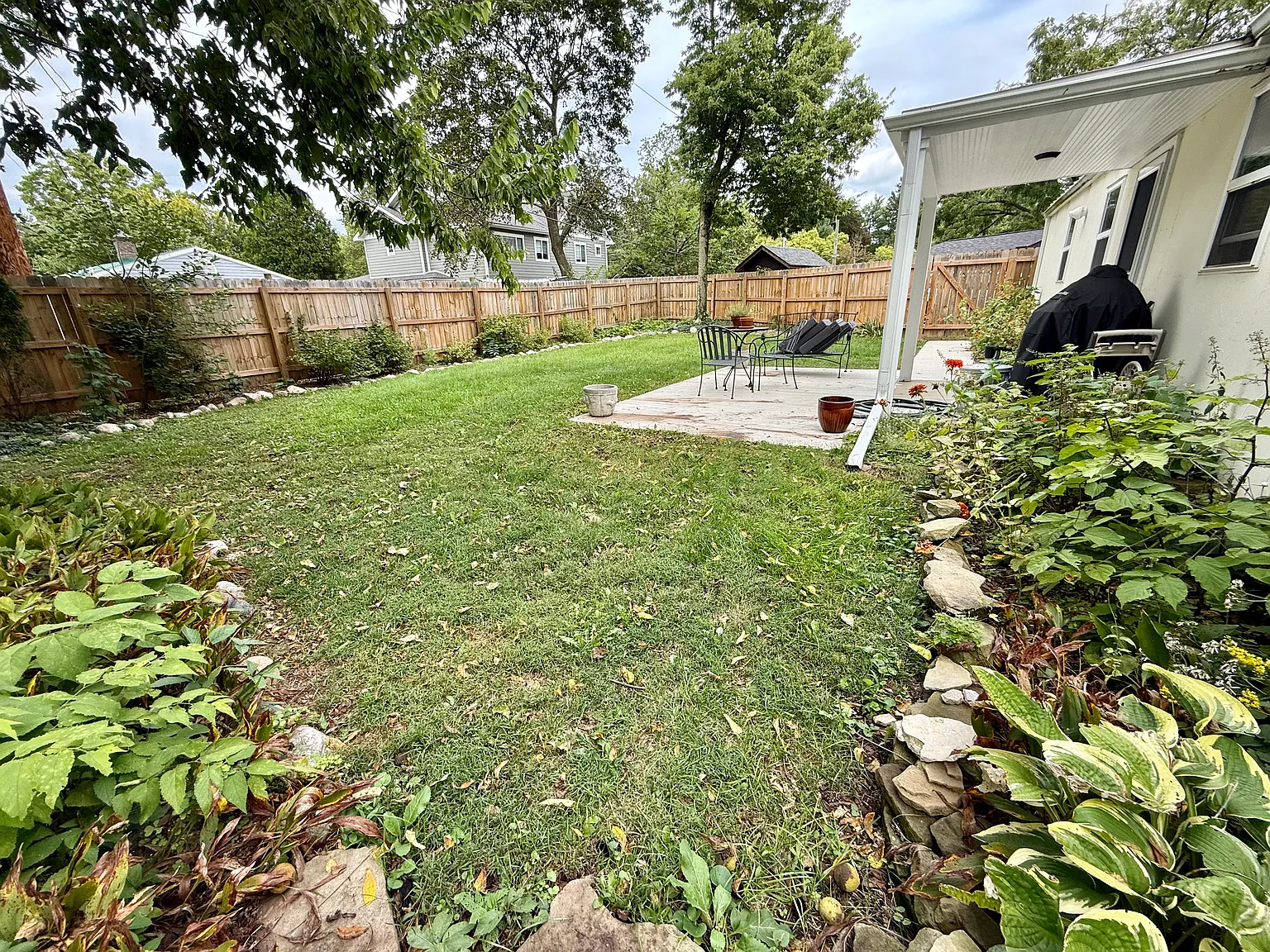 3 bed, 1056 sqft, $3,000 — Photo 3