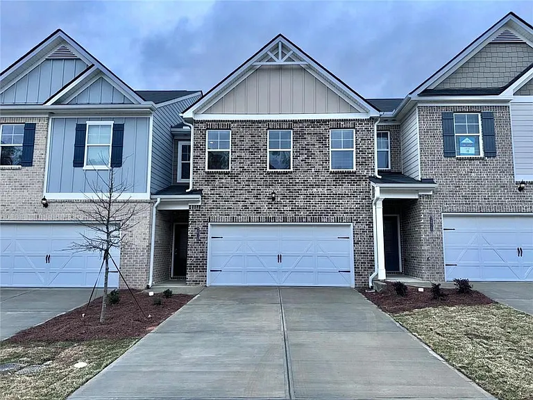 2618 Swan Lake Dr — Photo 1