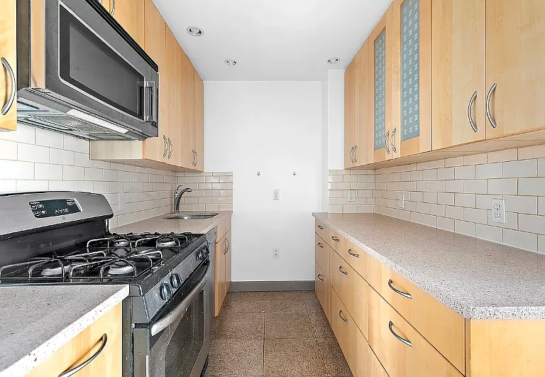 599 4th Ave #2A — Photo 4