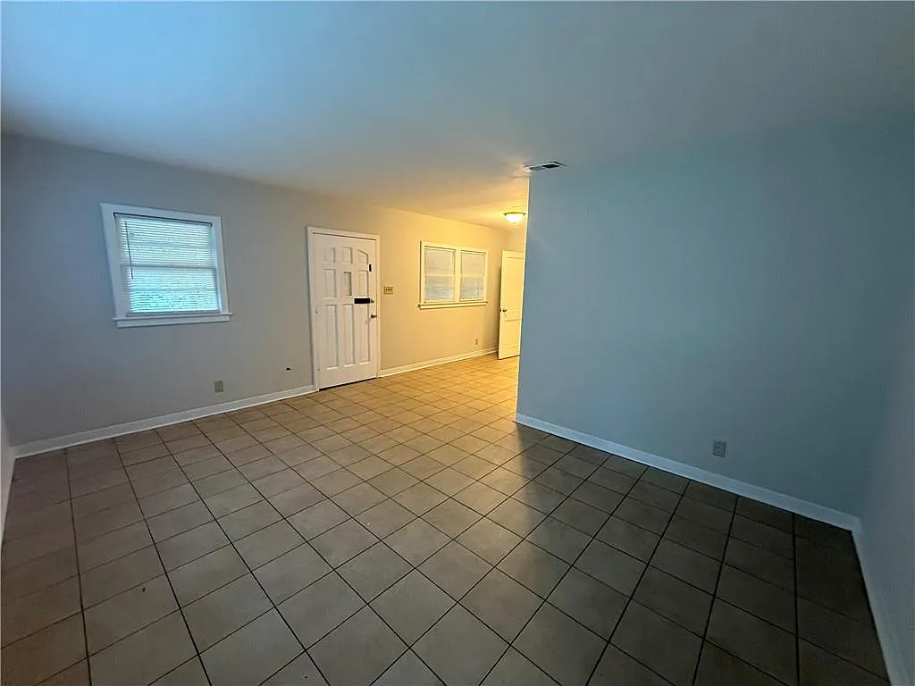 4 bed, 1.5 bath, 1625 sqft, $1,250 — Photo 4