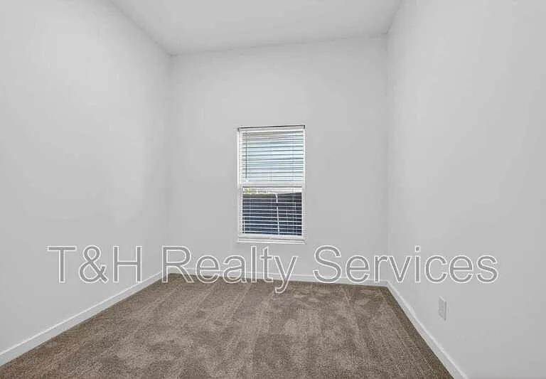 210 N Keystone Ave — Photo 23