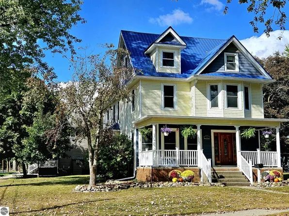 703 N River Ave, Alma, MI 48801