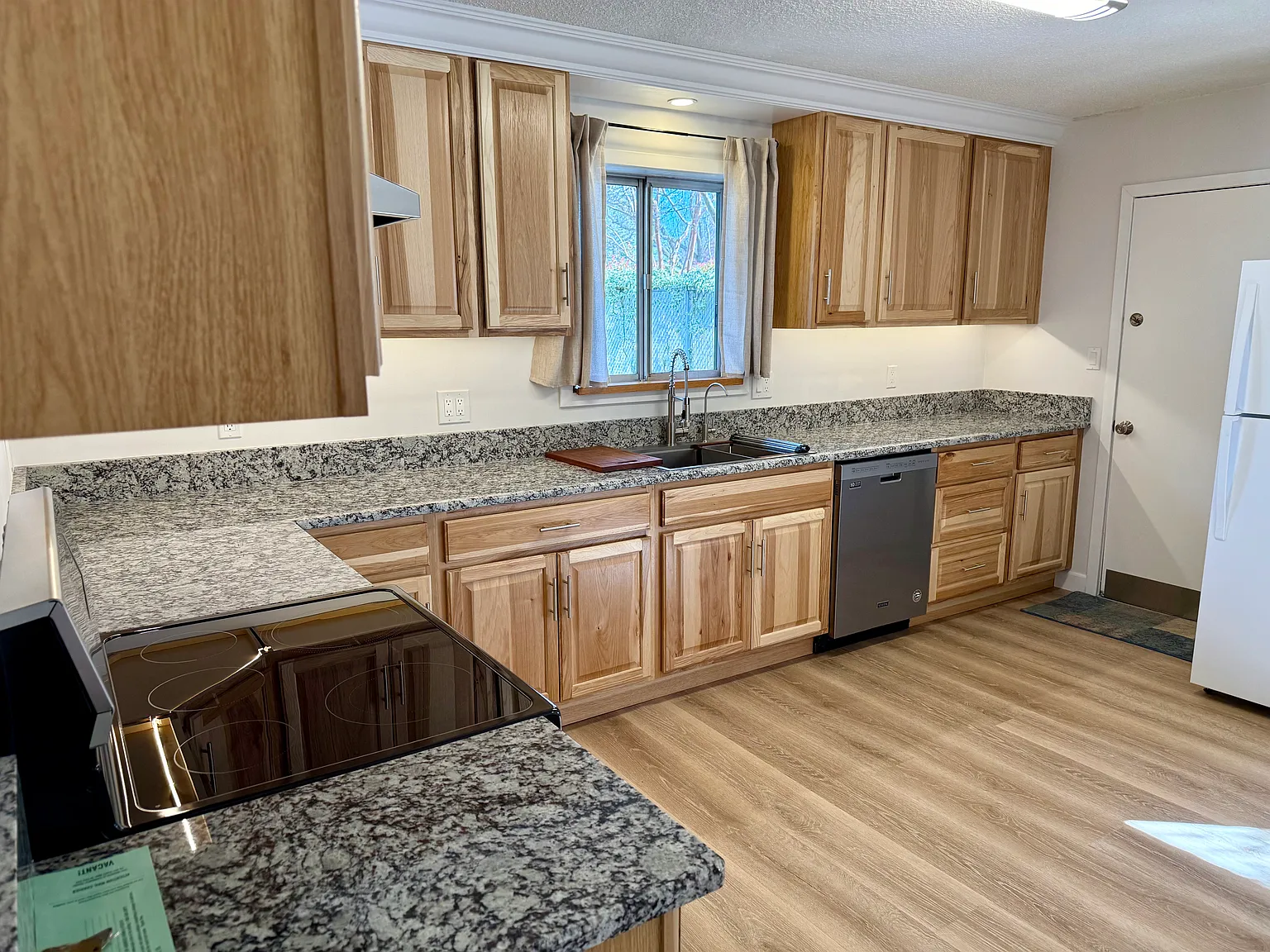 3 bed, 1556 sqft, $2,350 — Photo 2