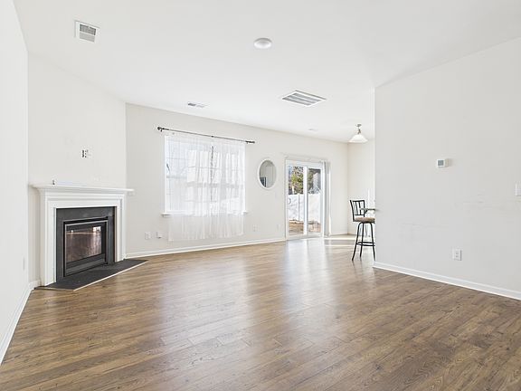 2nd image of 2032 Highland Knoll Dr