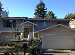 10002 Roosevelt Way NE, Seattle, WA 98125