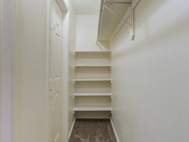 Greenwood Apartments A — Photo 19