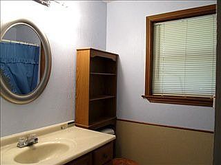 4th image of 832 Dora St