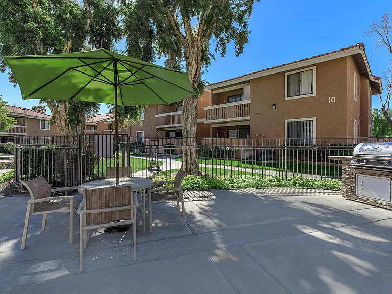 Smoketree Apartments — Photo 16