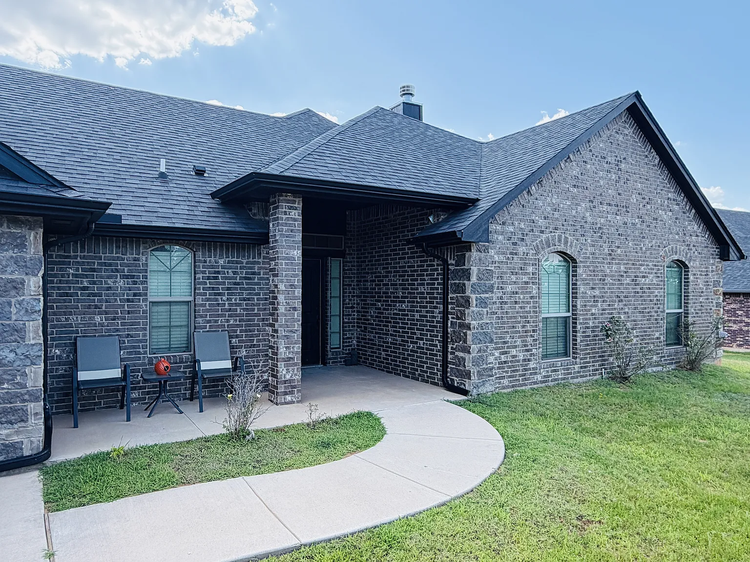 465 Maple Drive - 1 — Photo 1