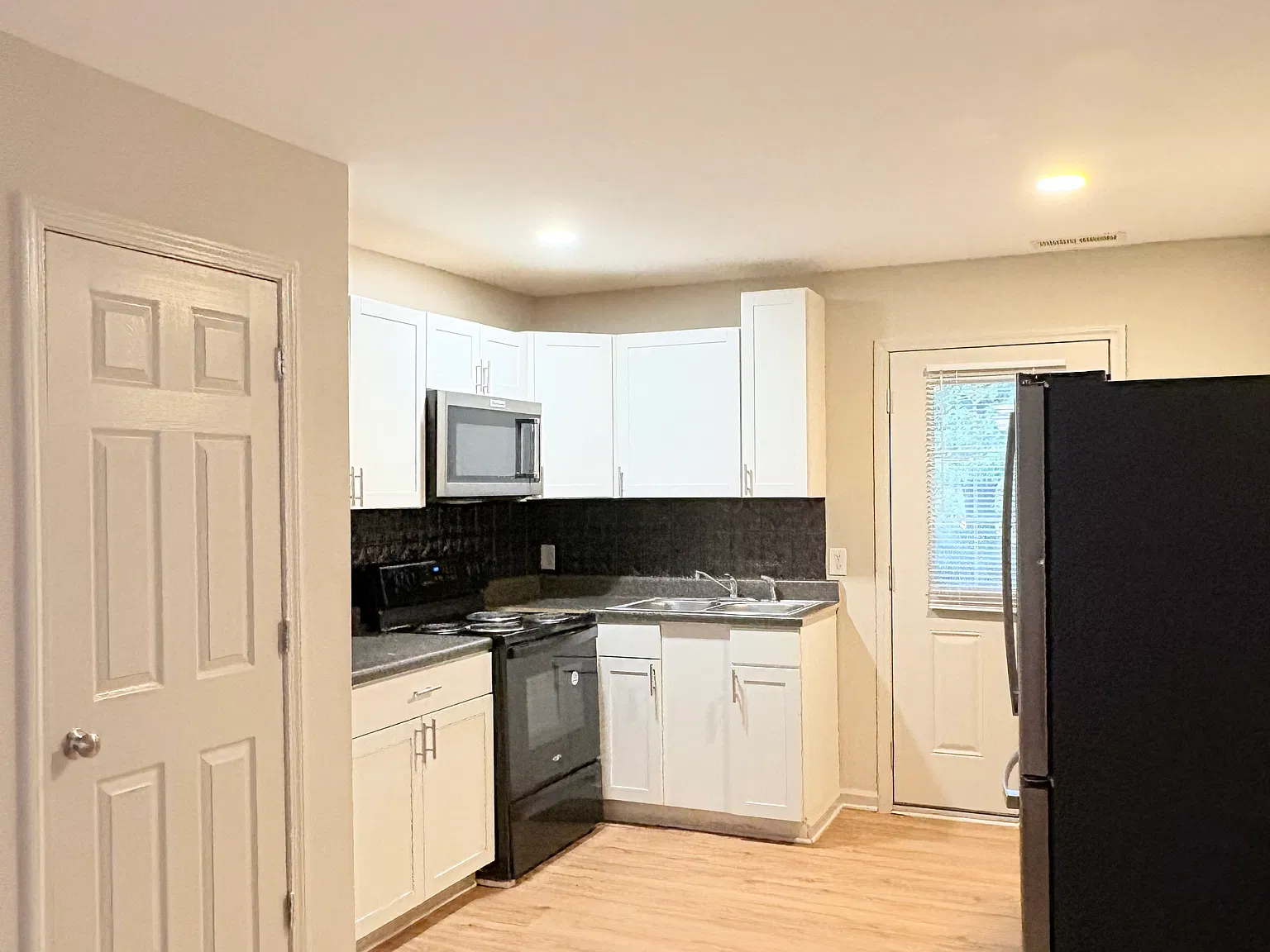 3 bed, $995 — Photo 4
