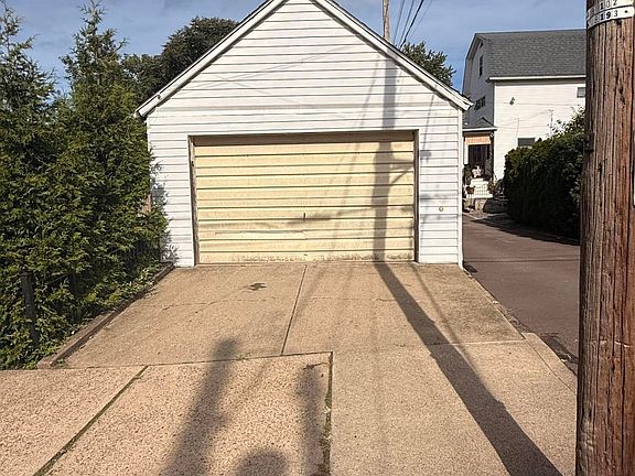 5th image of 101 E Green St