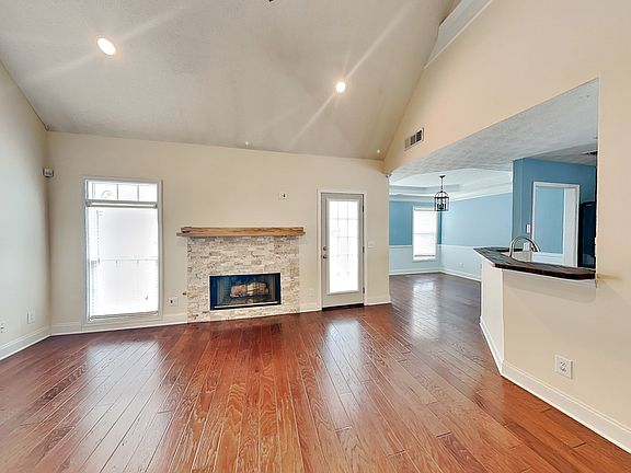 2nd image of 17 Derby Way NE