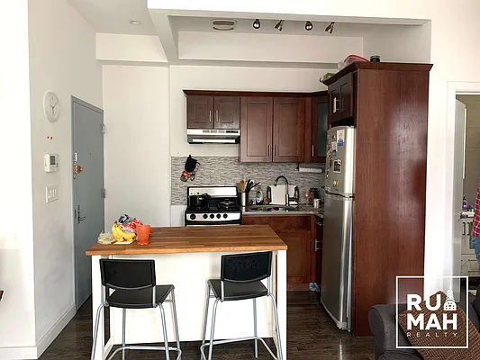 Rented by Rumah Realty Inc | media 17