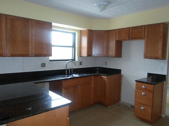 4th image of 2742 Woodgrove Dr