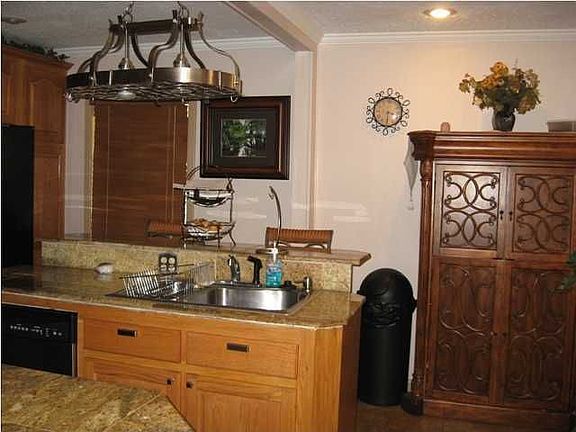 4th image of 225 Amberwood Dr