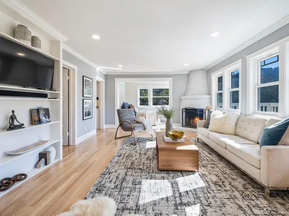 21126 Locust Dr, Los Gatos, CA 95033