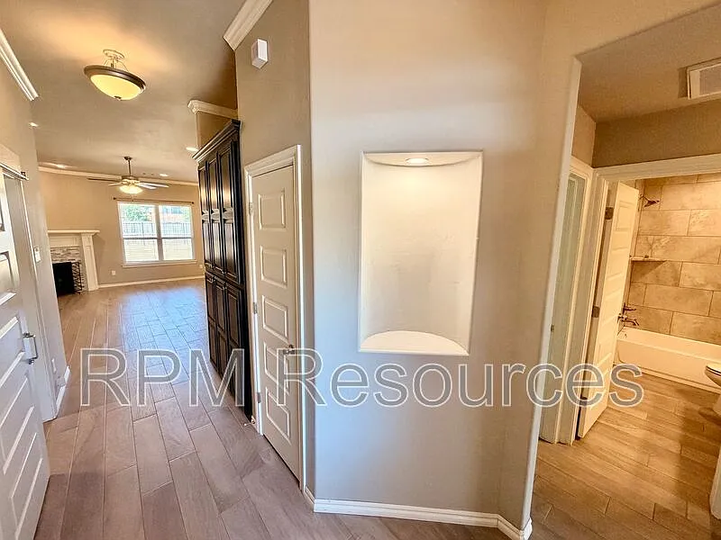 3 bed, 2.0 bath, 1464 sqft, $1,650 — Photo 3