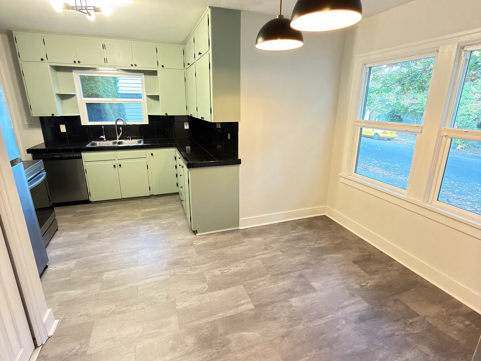 5 bed, 2256 sqft, $3,600 — Photo 3