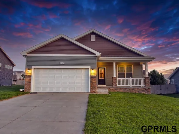 2209 Hedgeapple Rd, Plattsmouth, NE 68048