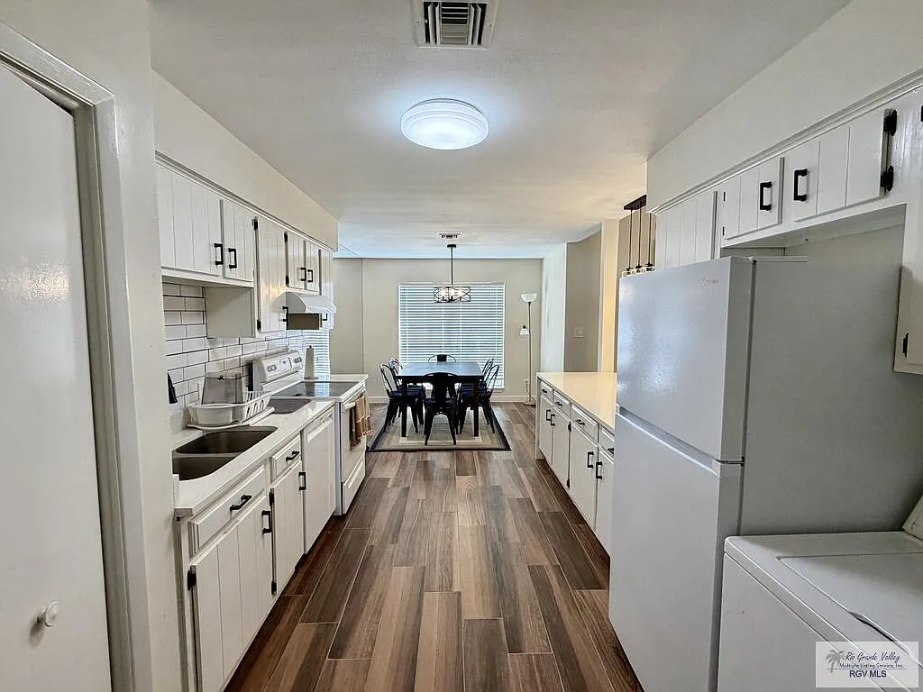 3 bed, 2.5 bath, 1712 sqft, $2,350 — Photo 4