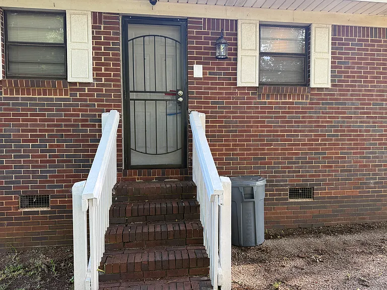 Side entrance at Driveway