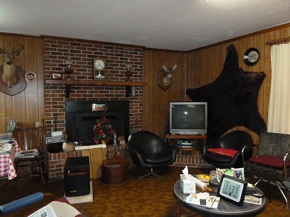 livingroom faces the lake