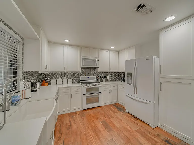 1507 Broadmoor Dr — Photo 13