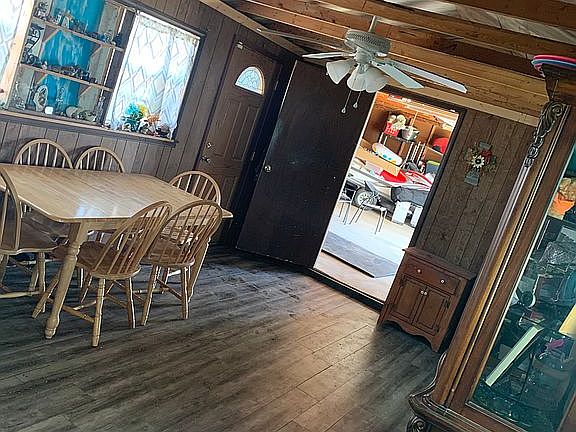 Breezeway/dining room