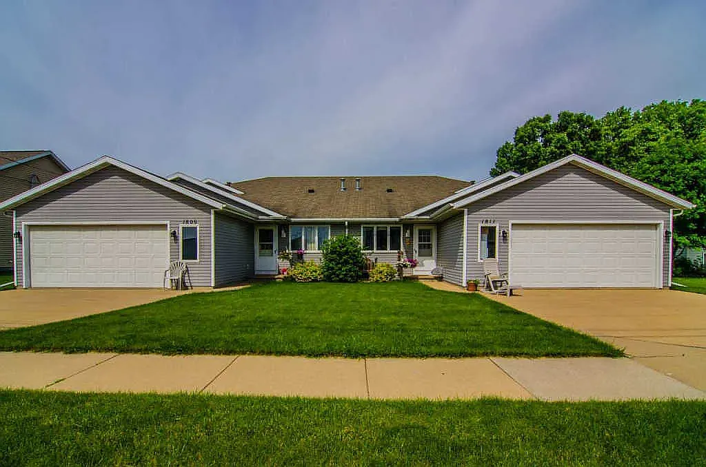 4 bed, 2106 sqft, $2,650 — Photo 1