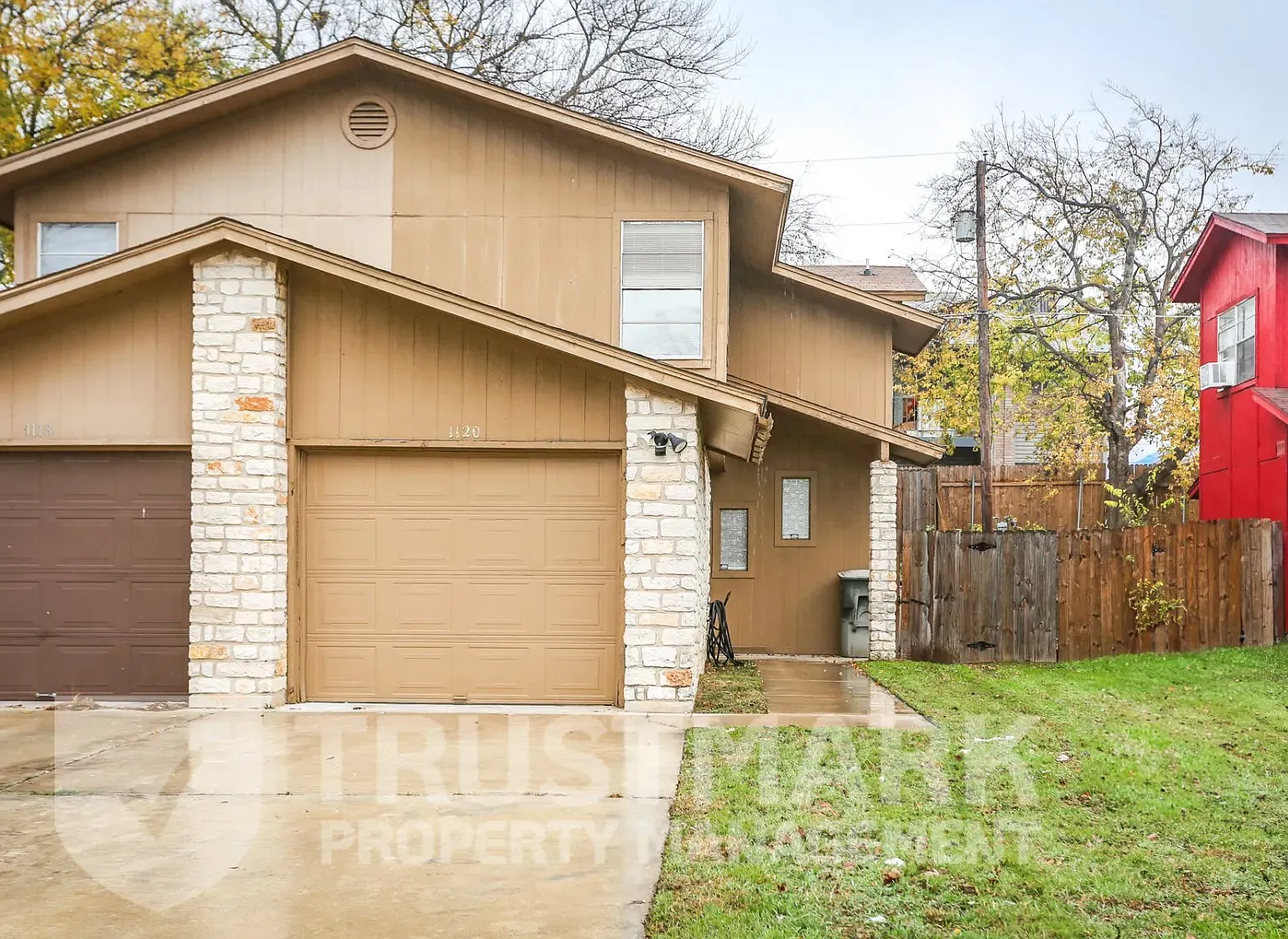Royalcrest1120 — Photo 1
