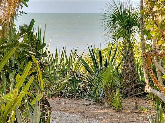 5th image of 16742 Captiva Dr