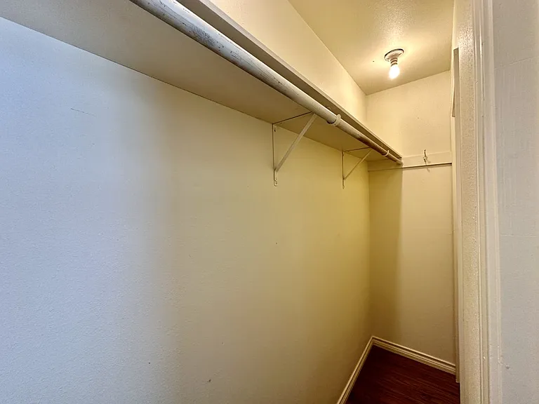 304 Amberwood Cir #304 — Photo 2
