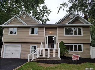 7 Pamela Ln, Brentwood, NY 11717