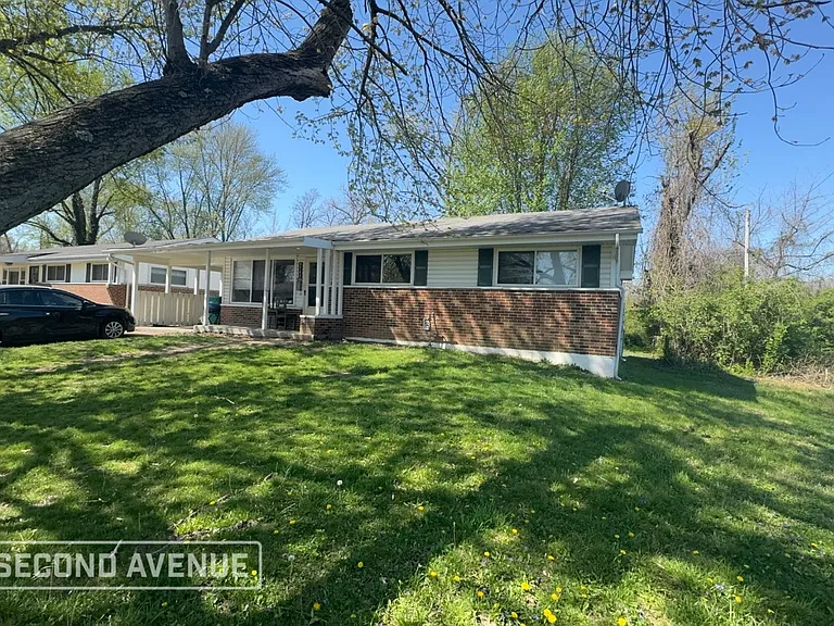9743 Edgefield Dr — Photo 2