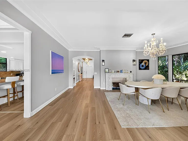 460 W Dilido Dr — Photo 16