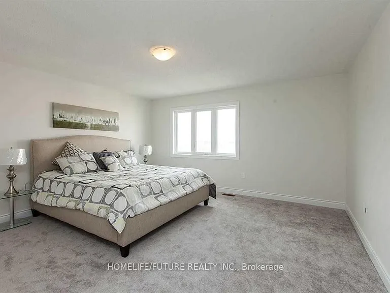 33 Cole Cres — Photo 5
