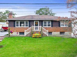 6 Franklin St, Smithtown, NY 11787
